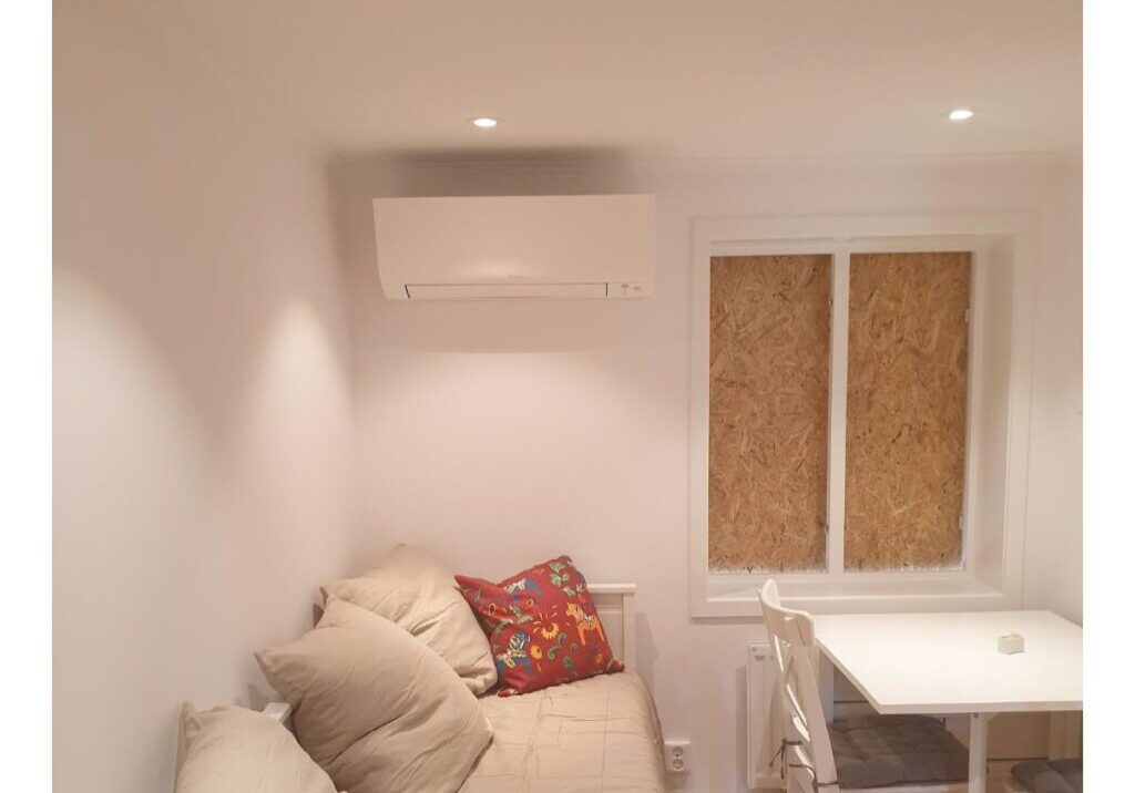 wi_20021111493bad143a2b504df38c43821103e729e4_1200